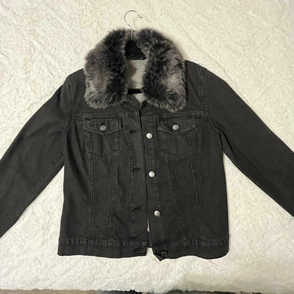 New York & Company Charcoal Jean jacket with Detachable fur collar 🩶🖤🩶